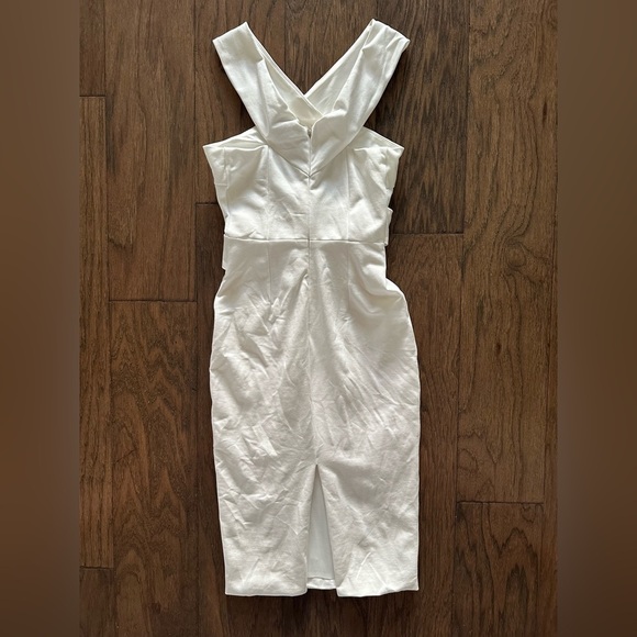 Lavish Alice Keyhole Ponte Halter Dress - Picture 6 of 9